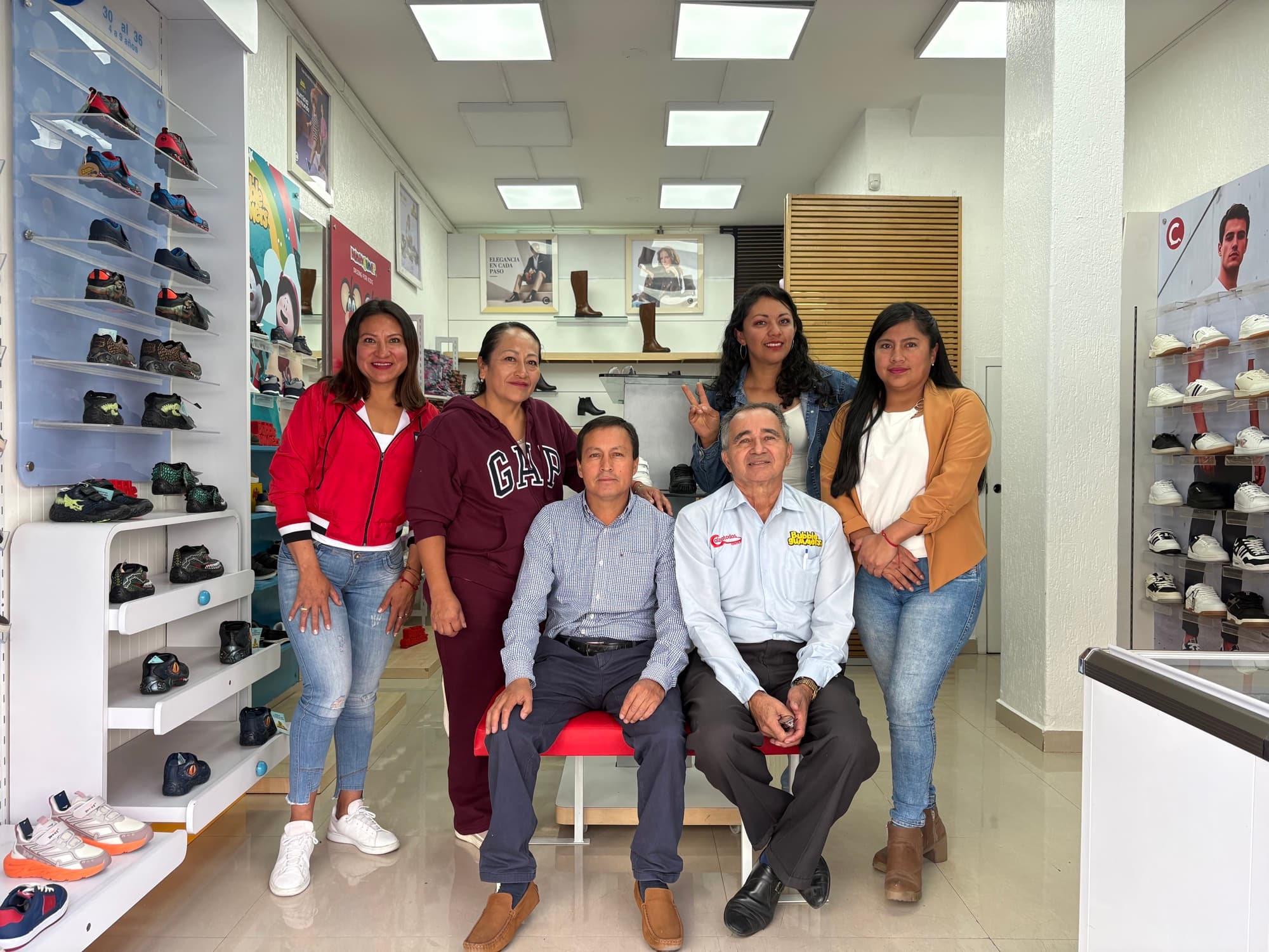 El equipo completo de Calzatodos Group